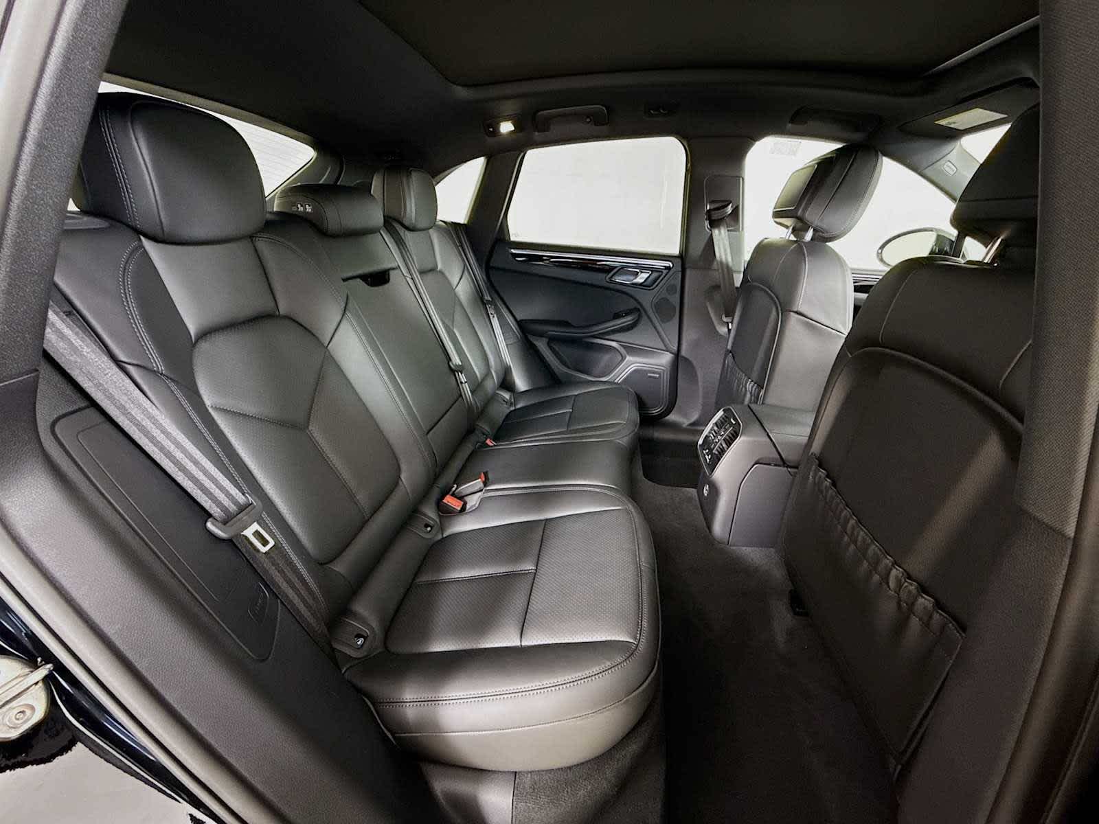 Thumbnail: 2026 Porsche Macan - 20