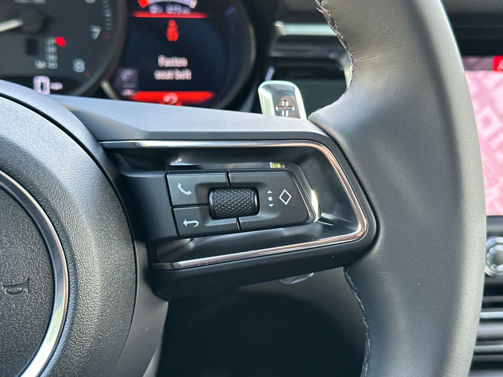 Thumbnail: 2026 Porsche Macan - 28