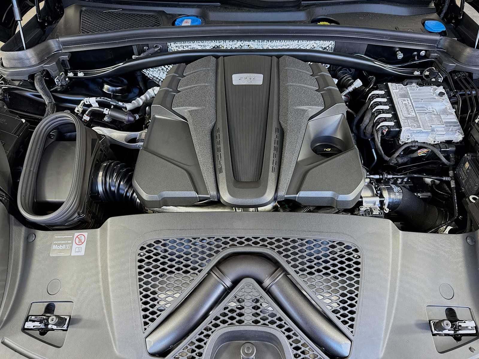 Thumbnail: 2025 Porsche Macan - 23