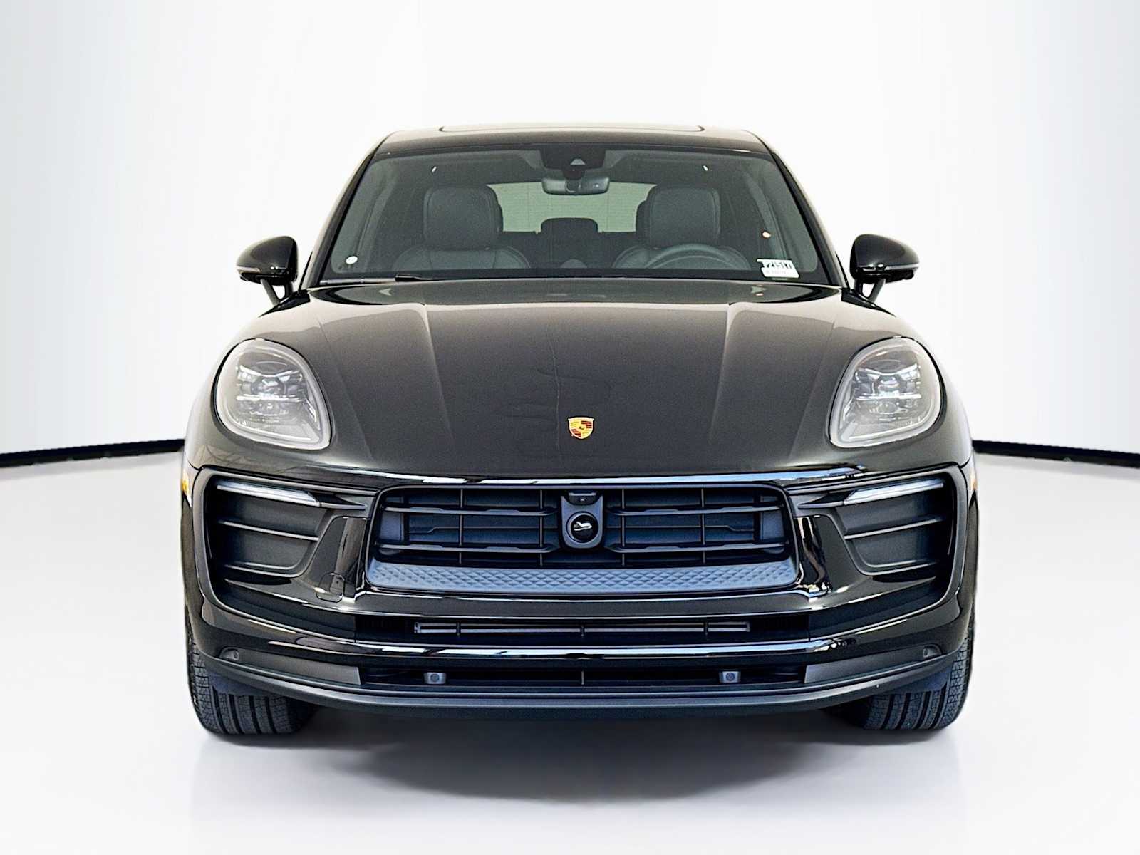 Thumbnail: 2026 Porsche Macan - 6