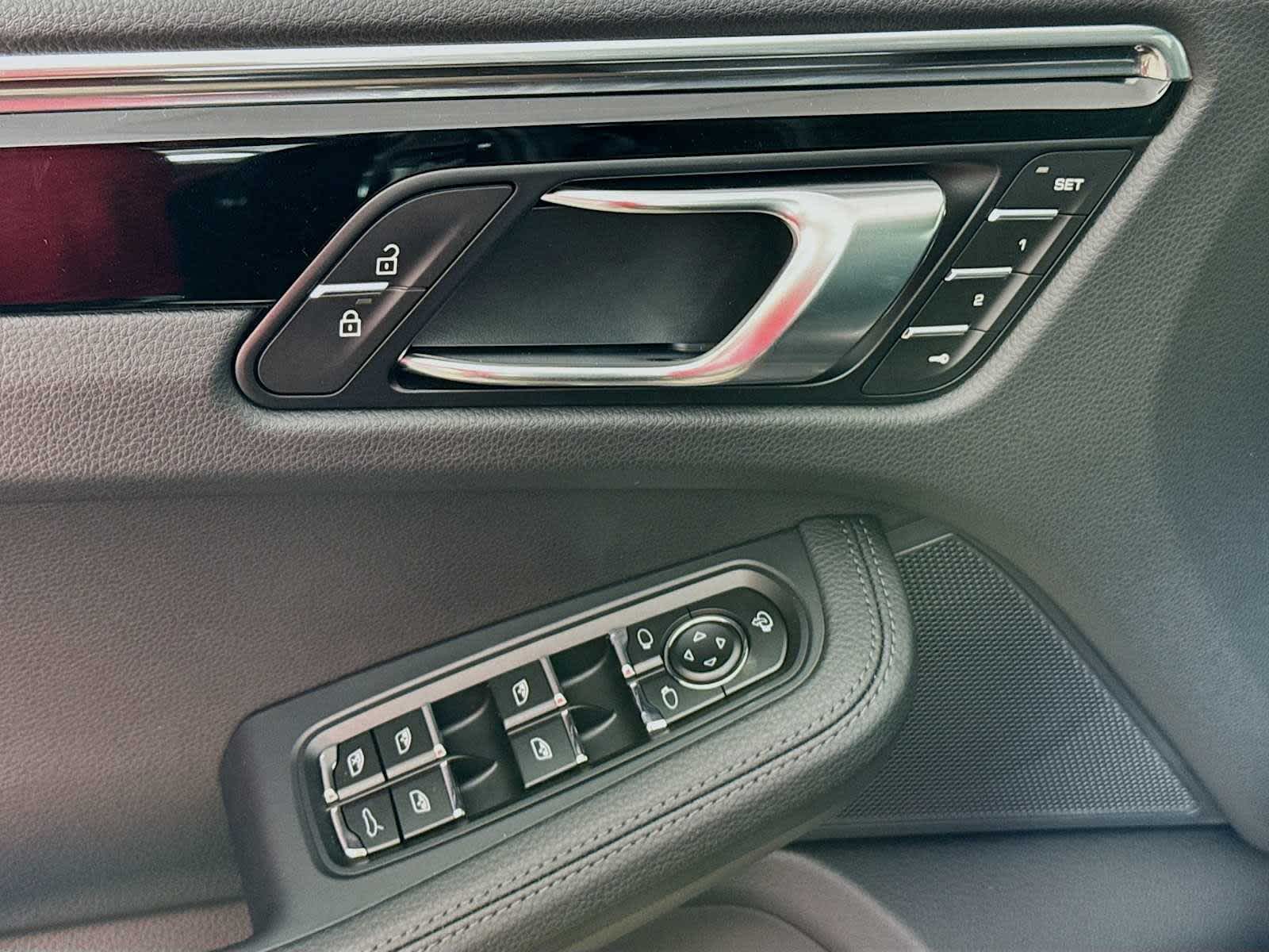 Thumbnail: 2026 Porsche Macan - 14