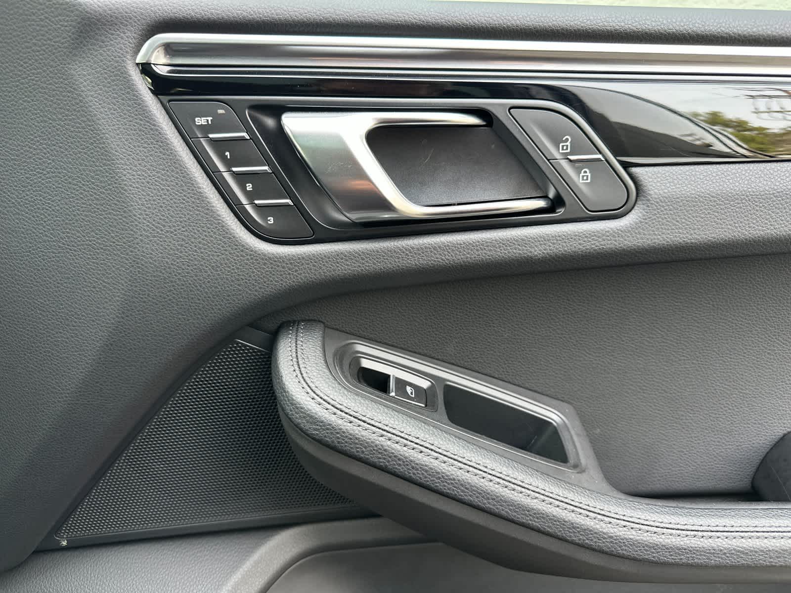 Thumbnail: 2025 Porsche Macan - 19