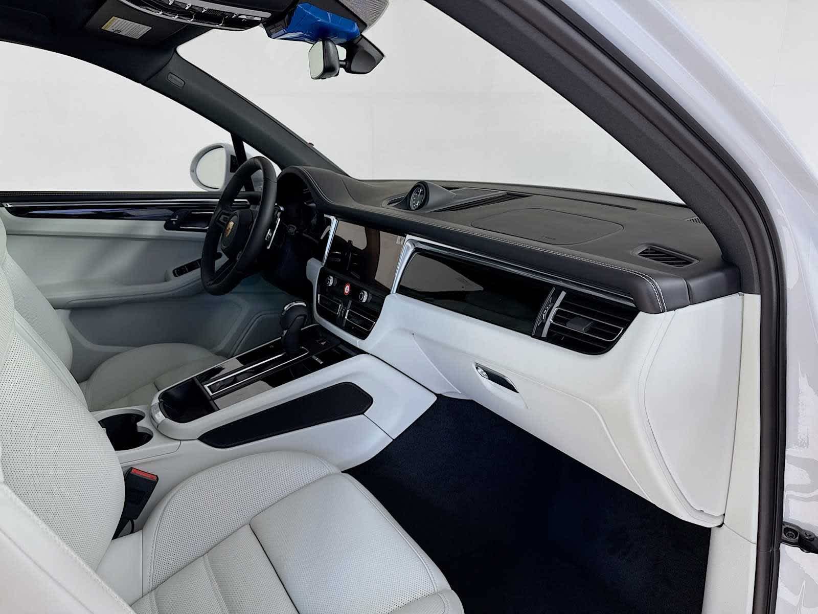 Thumbnail: 2026 Porsche Macan - 22