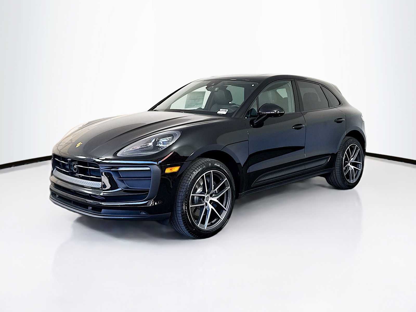 Thumbnail: 2026 Porsche Macan - 1