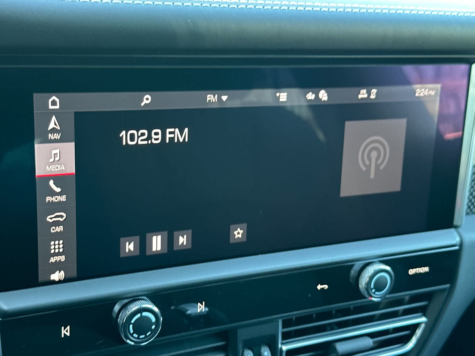 Thumbnail: 2026 Porsche Macan - 21