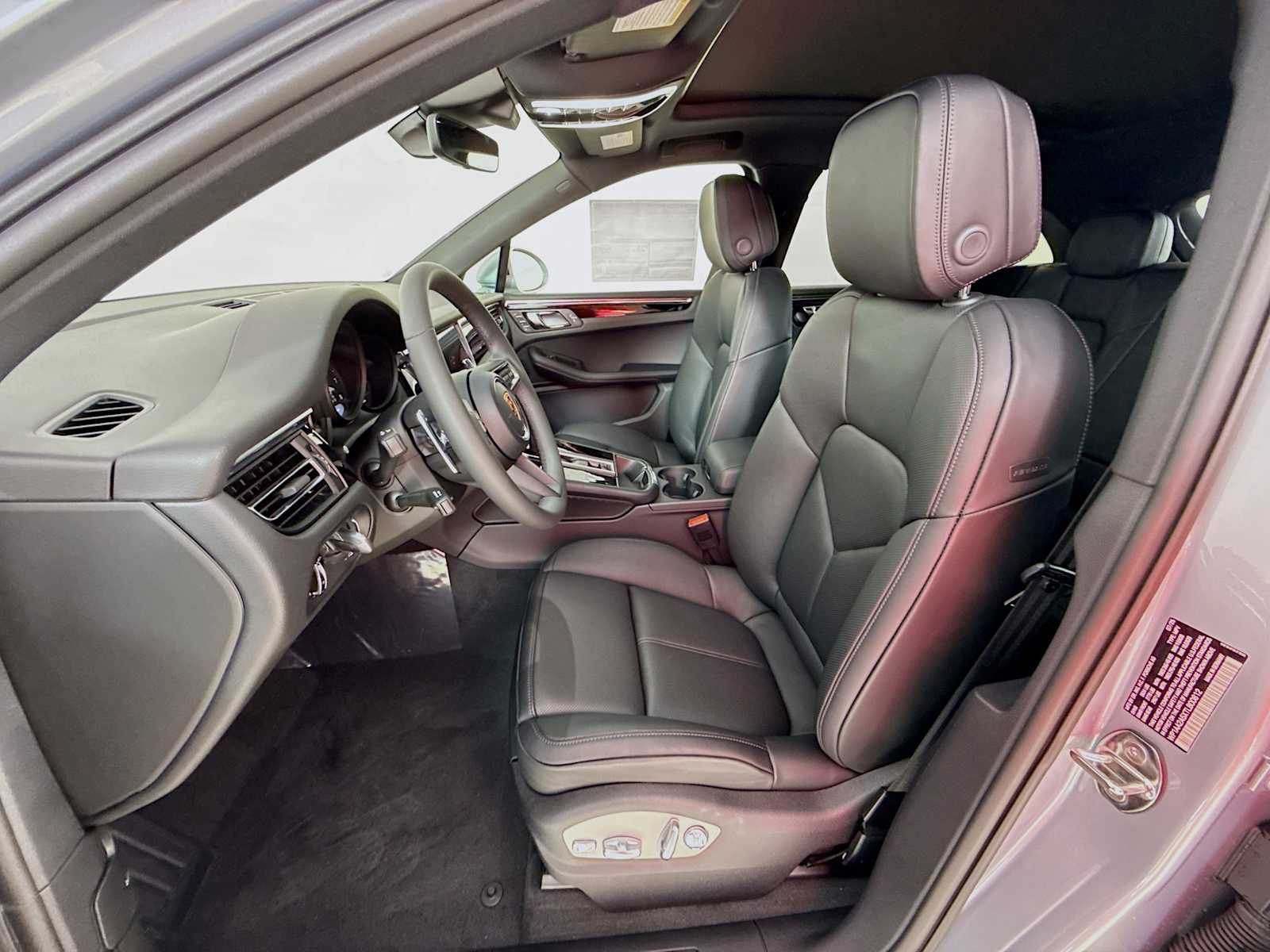 Thumbnail: 2026 Porsche Macan - 5