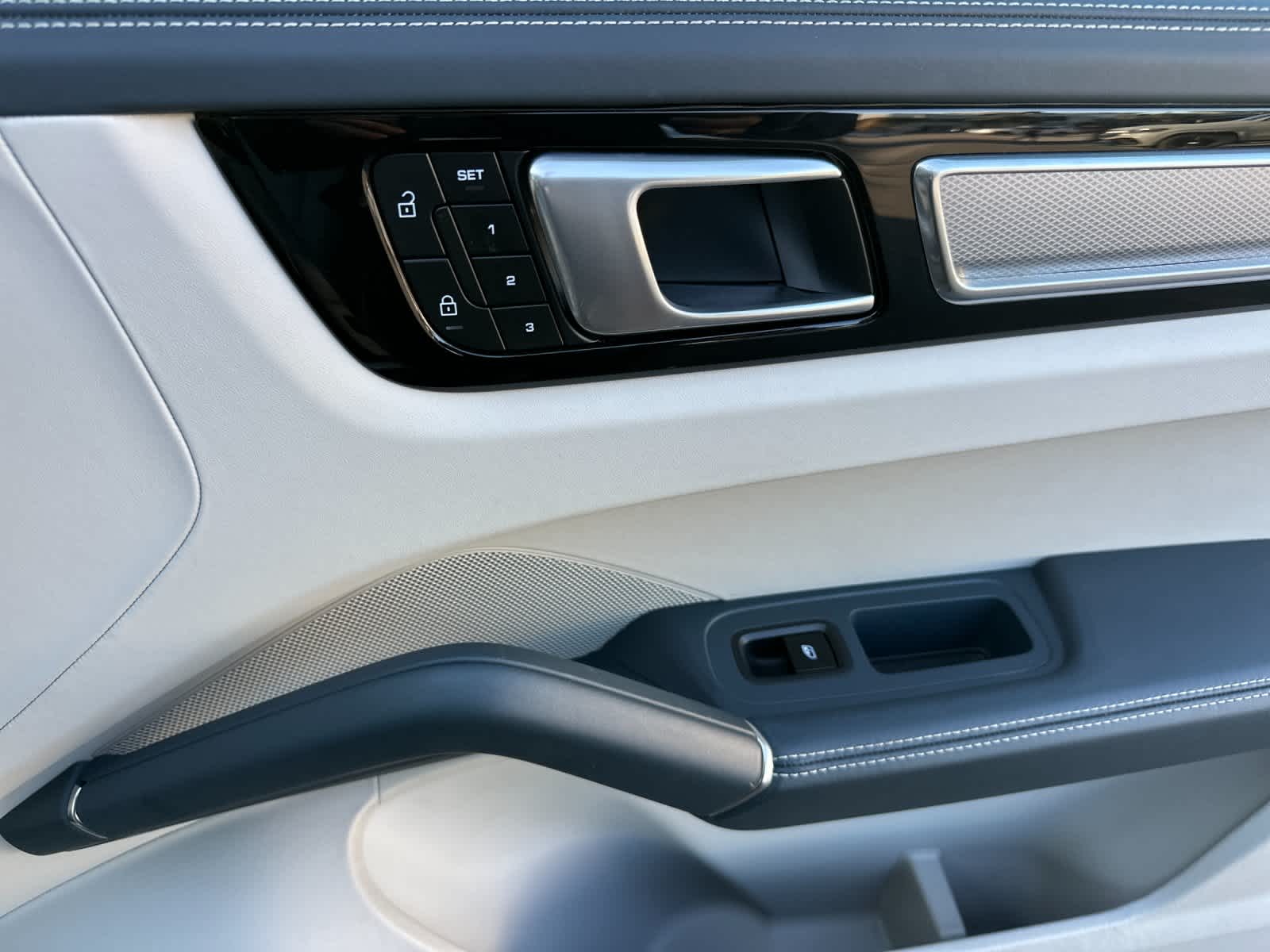 Thumbnail: 2023 Porsche Cayenne - 19