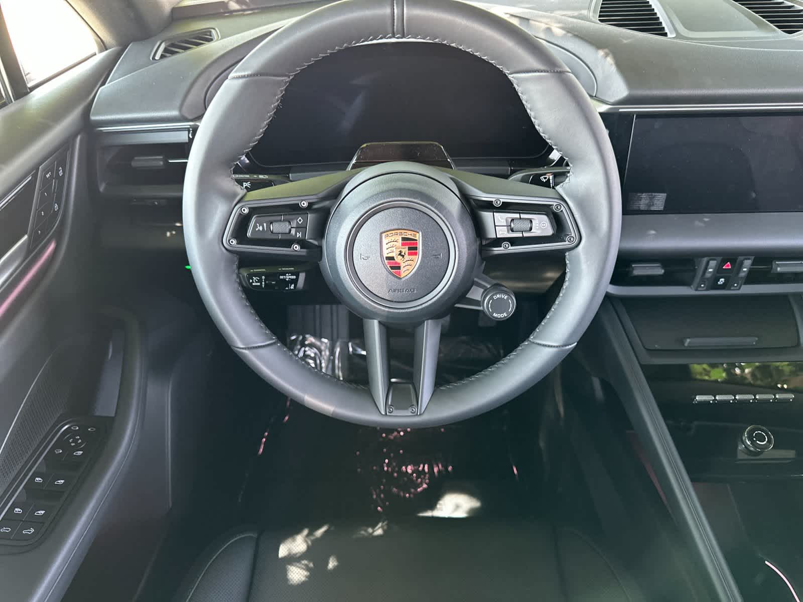 Thumbnail: 2026 Porsche Macan - 15