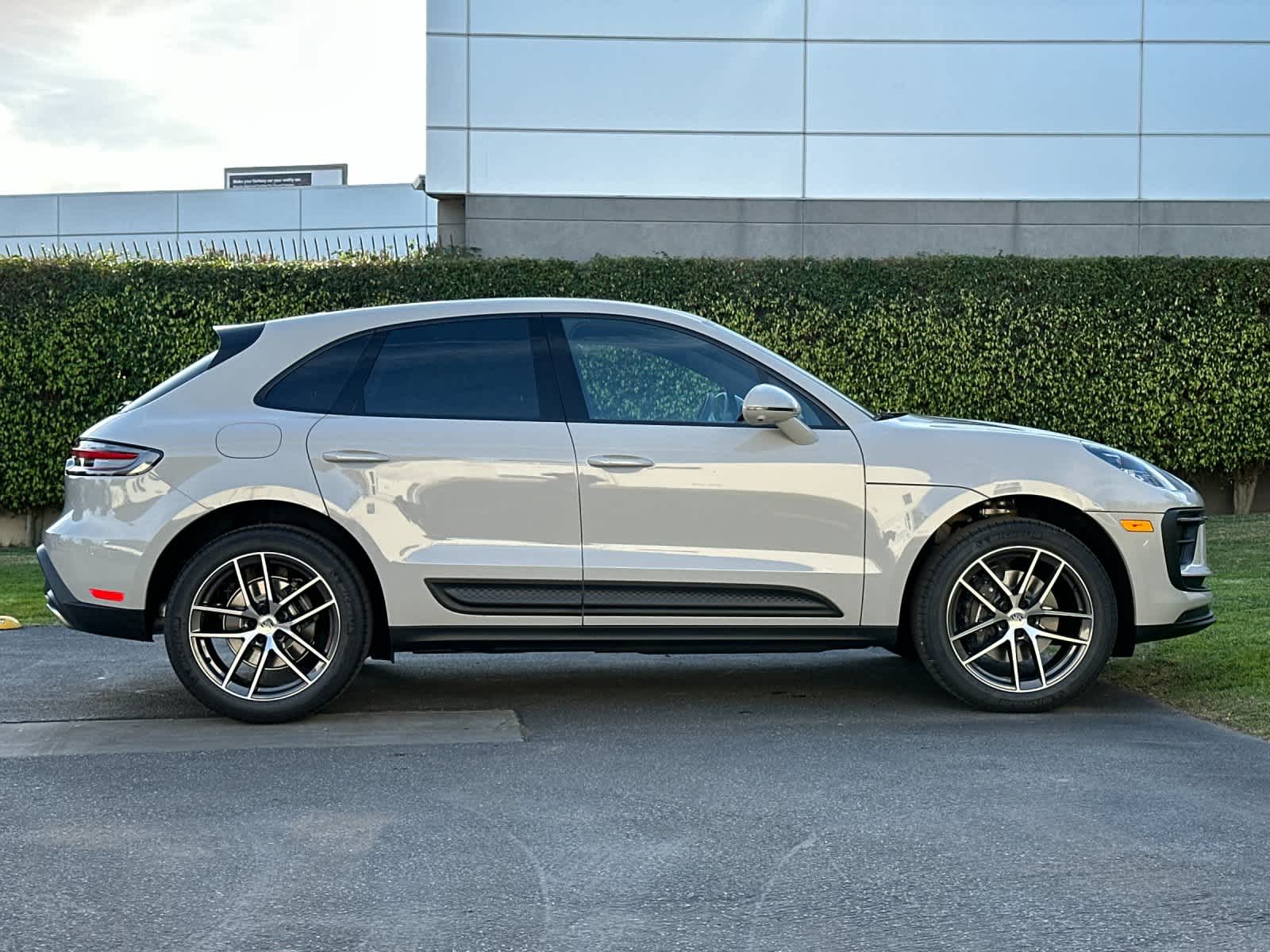 Thumbnail: 2026 Porsche Macan - 9