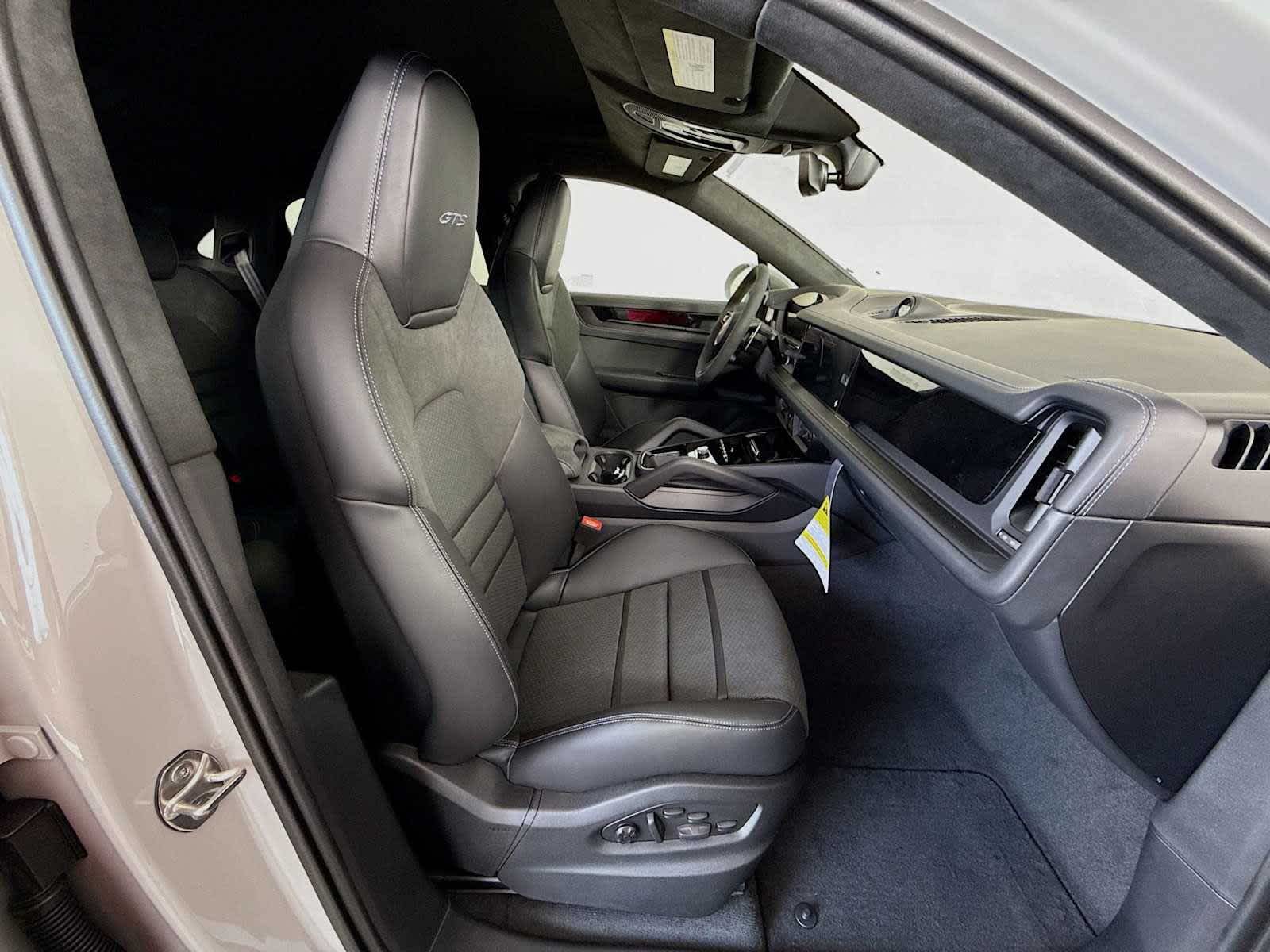 Thumbnail: 2026 Porsche Cayenne - 21