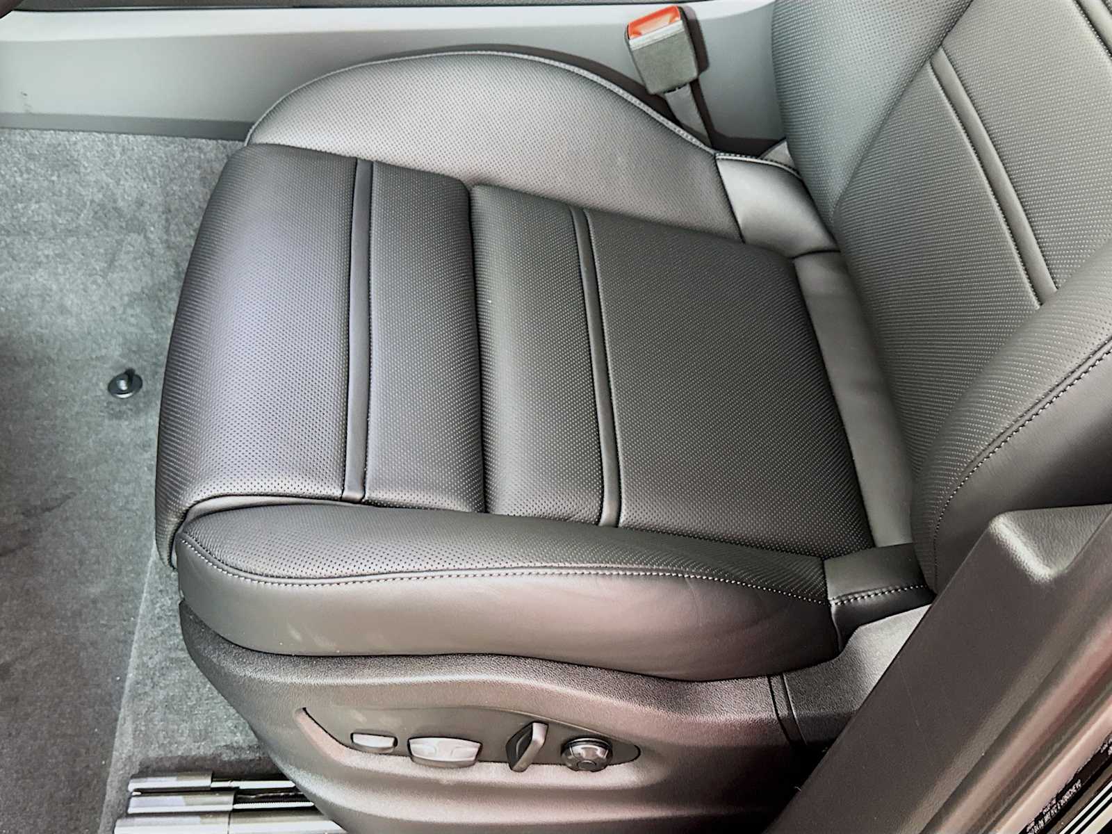 Thumbnail: 2026 Porsche Cayenne - 15