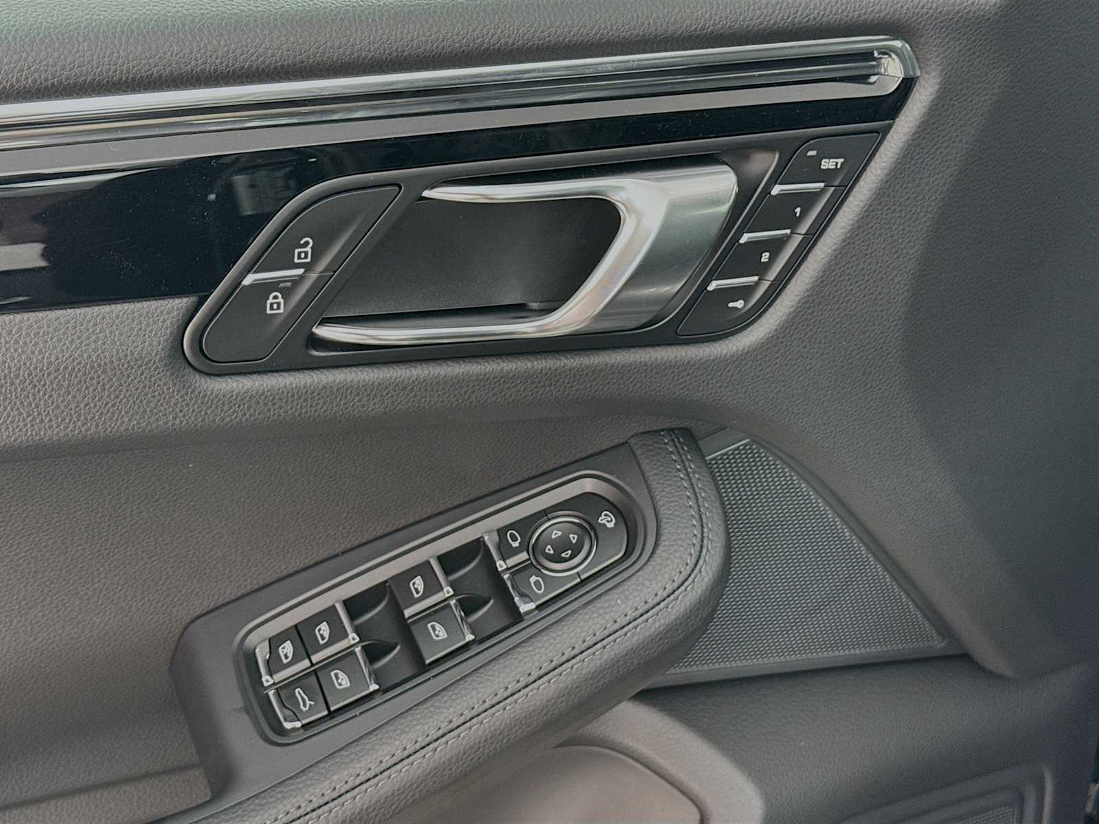 Thumbnail: 2026 Porsche Macan - 14