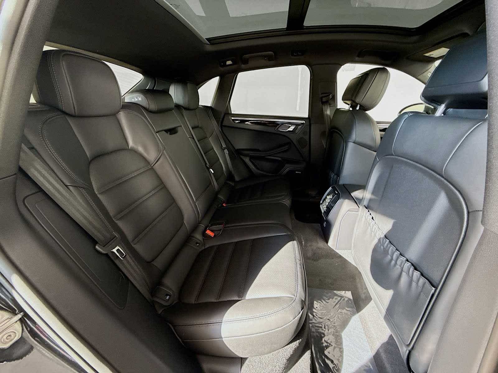 Thumbnail: 2026 Porsche Macan - 20