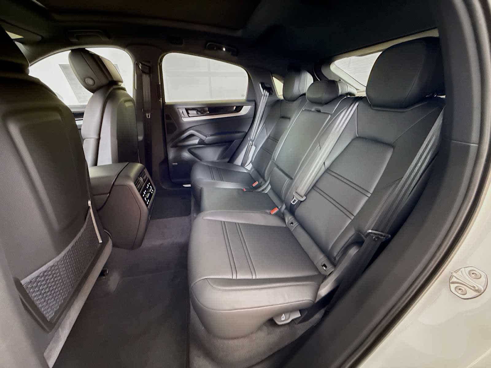 Thumbnail: 2026 Porsche Cayenne - 17