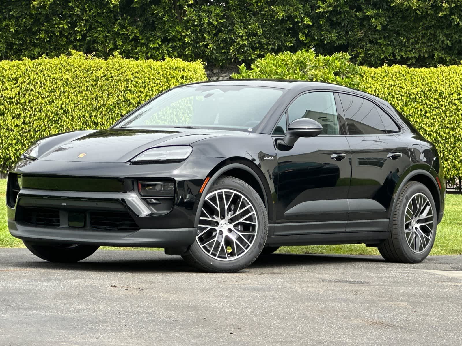 Thumbnail: 2026 Porsche Macan - 1