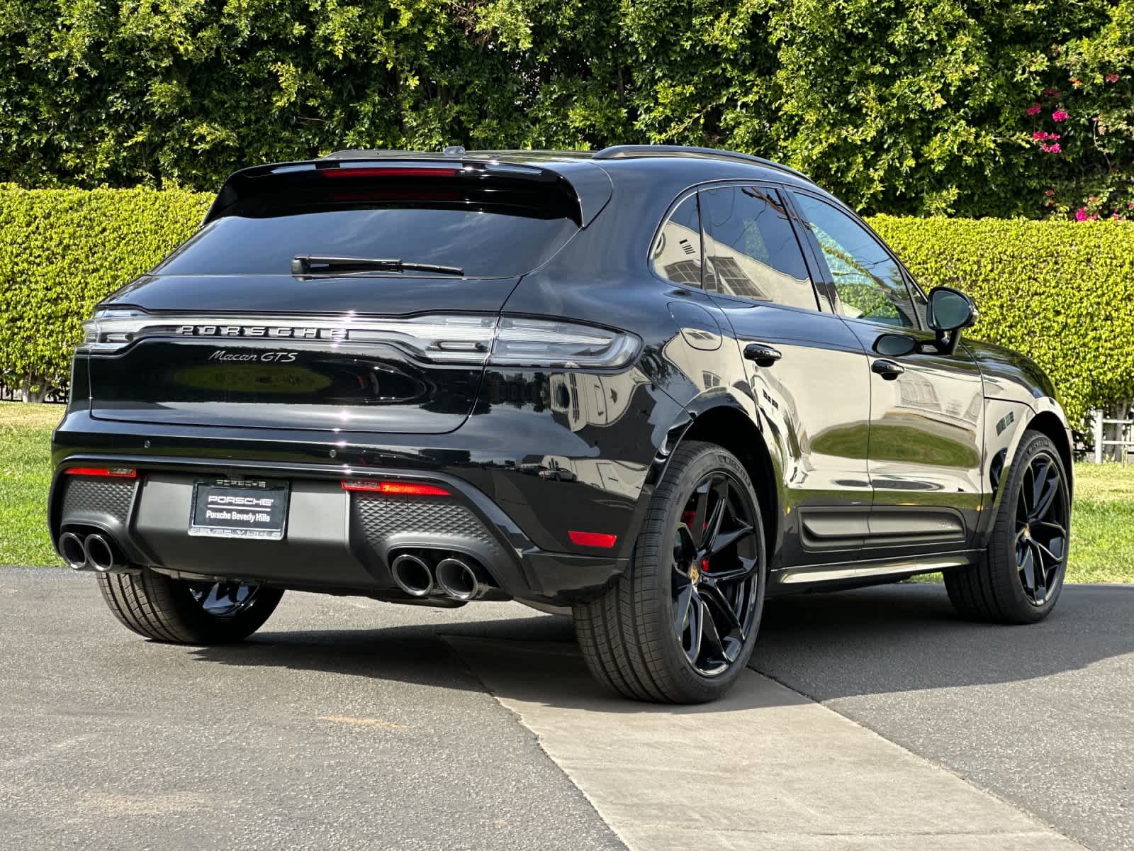 Thumbnail: 2026 Porsche Macan - 8