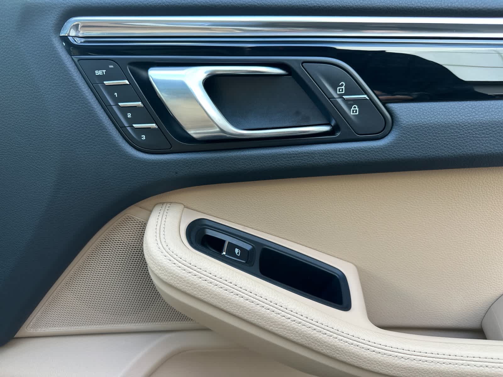 Thumbnail: 2025 Porsche Macan - 19