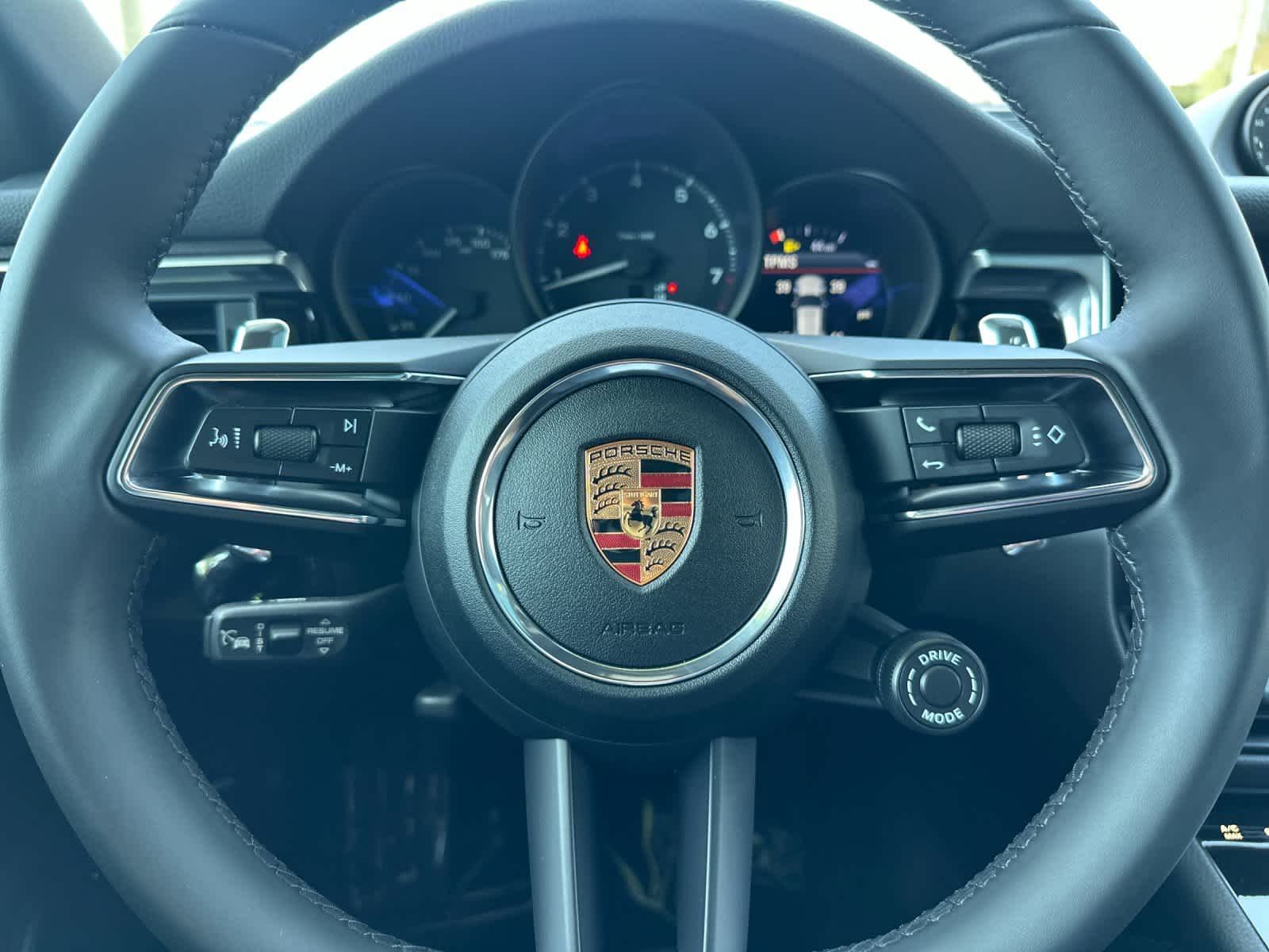 Thumbnail: 2026 Porsche Macan - 26