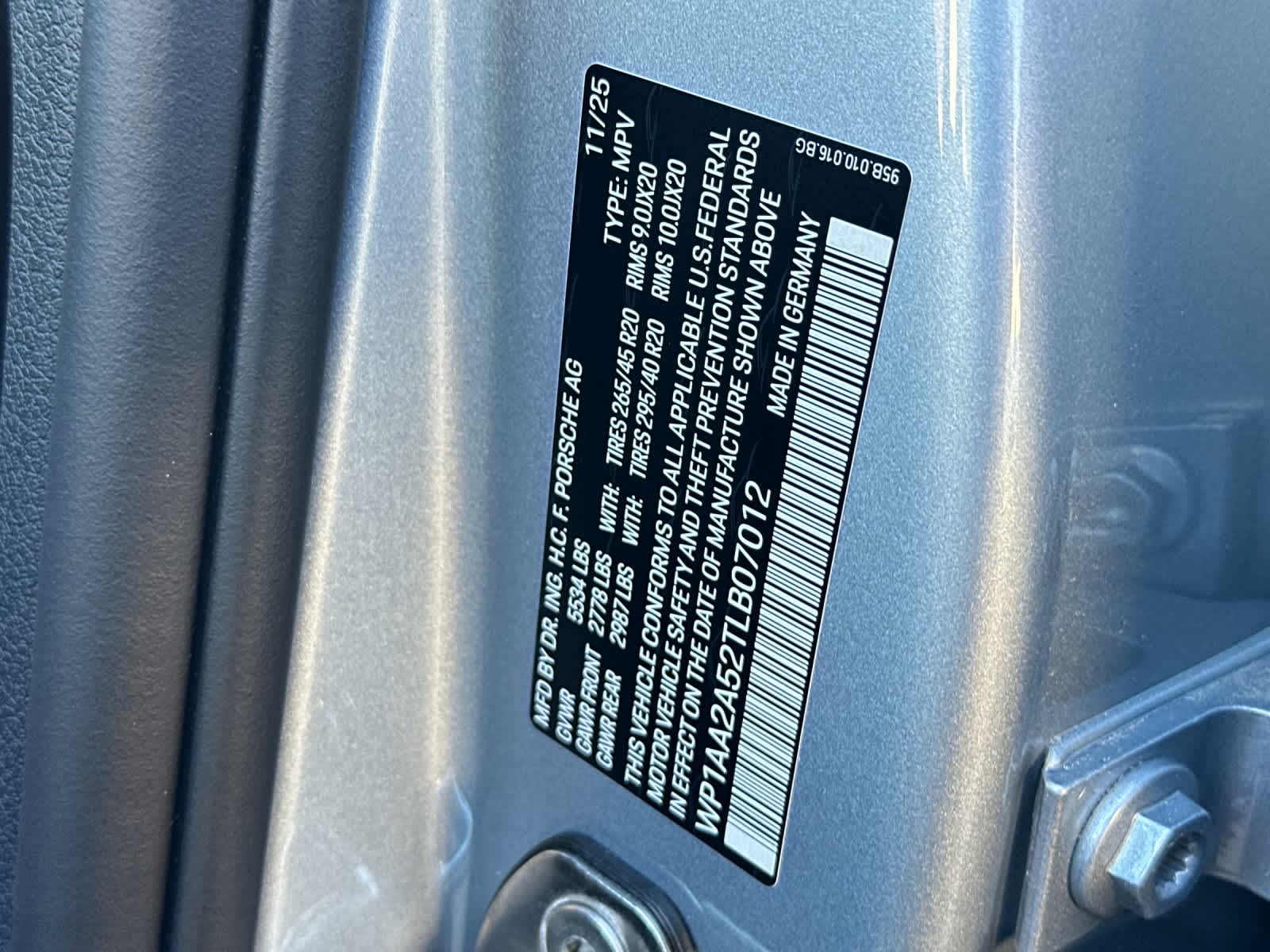 Thumbnail: 2026 Porsche Macan - 33