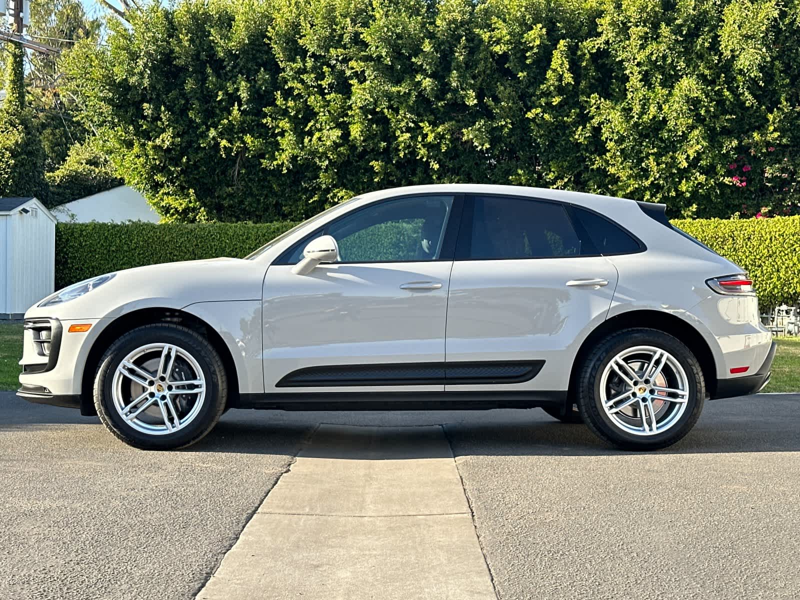 Thumbnail: 2025 Porsche Macan - 2