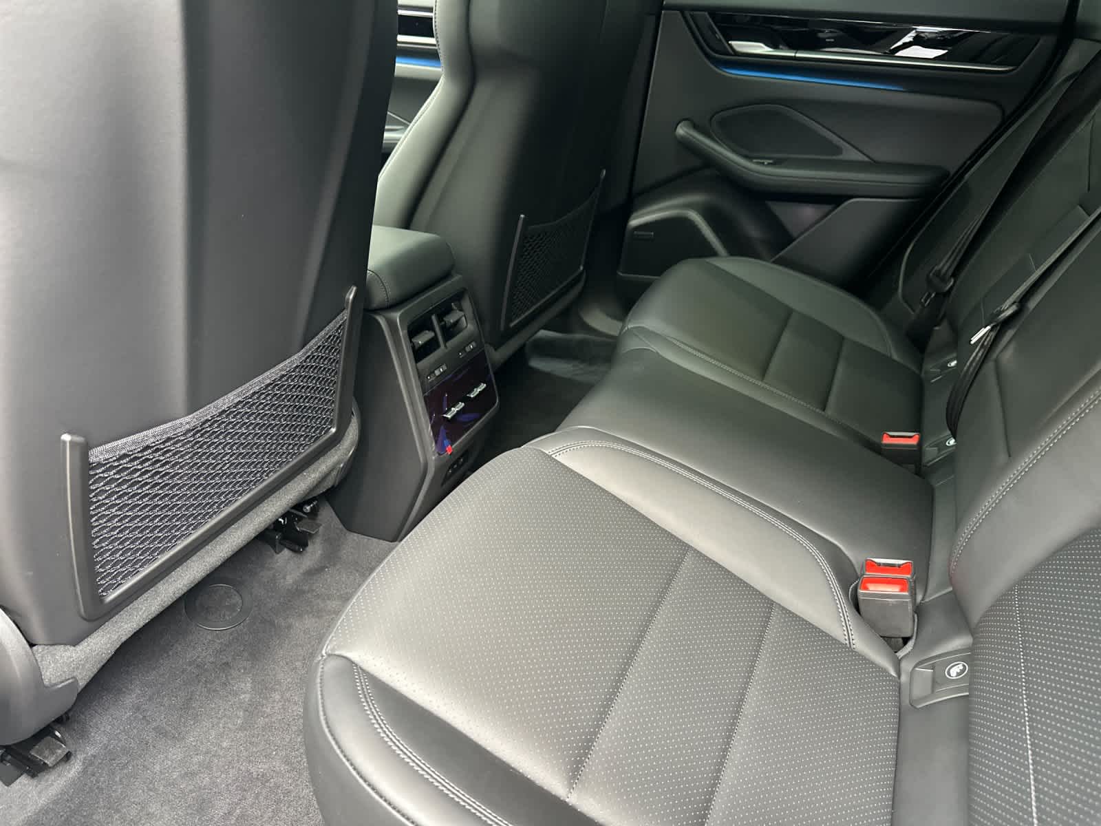 Thumbnail: 2026 Porsche Macan - 13