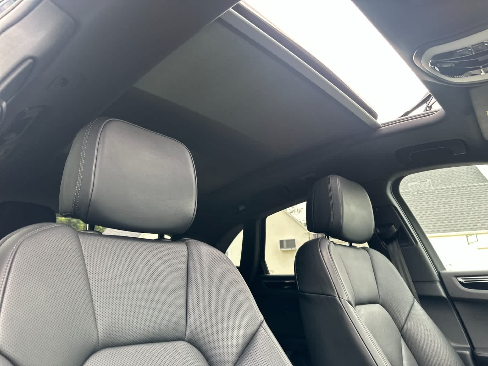 Thumbnail: 2025 Porsche Macan - 18