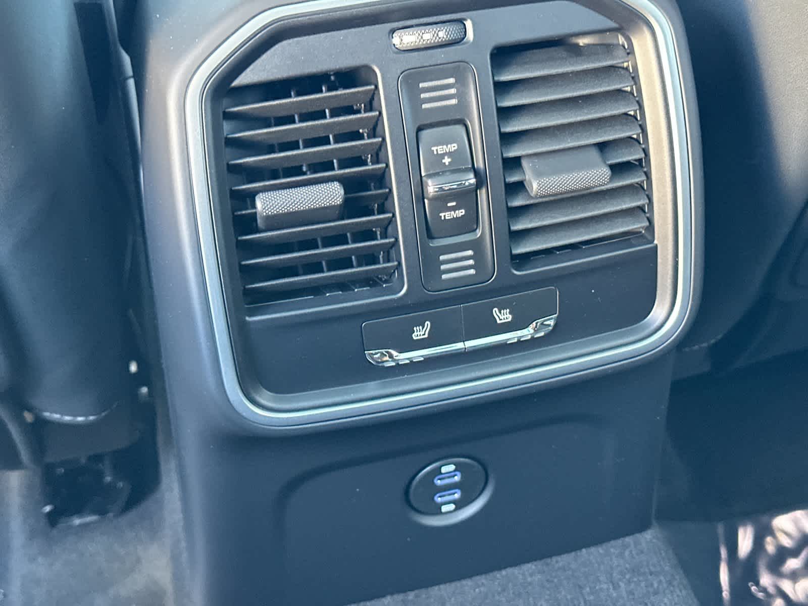 Thumbnail: 2026 Porsche Macan - 14