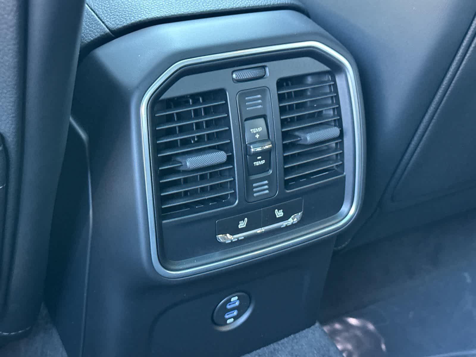 Thumbnail: 2026 Porsche Macan - 14