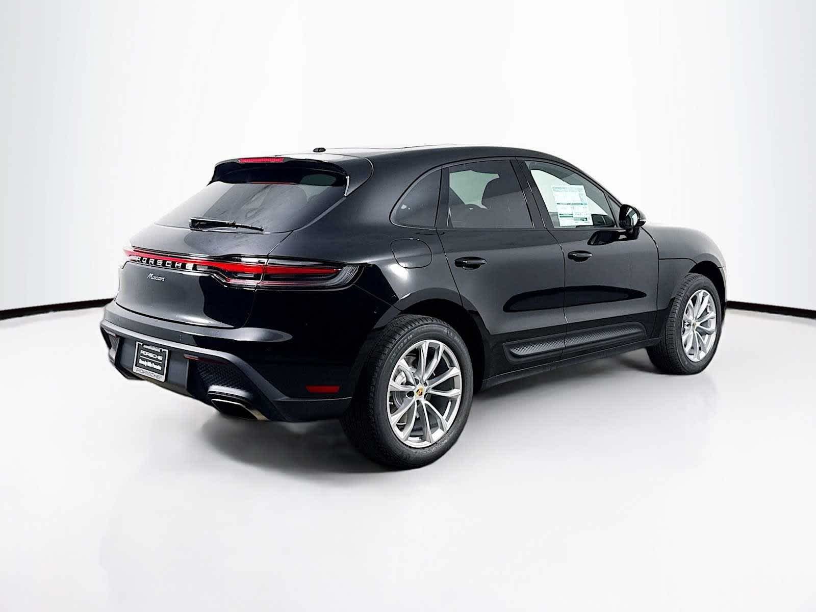 Thumbnail: 2026 Porsche Macan - 9