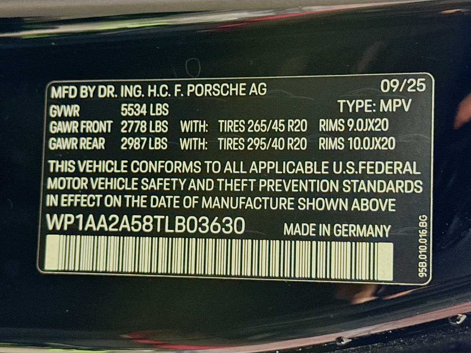 Thumbnail: 2026 Porsche Macan - 25