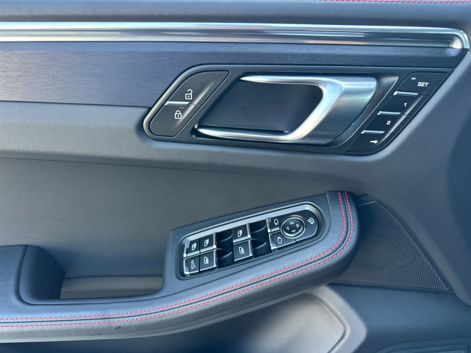 Thumbnail: 2026 Porsche Macan - 12