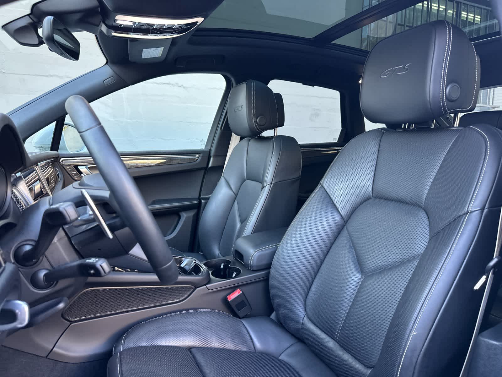 Thumbnail: 2025 Porsche Macan - 5