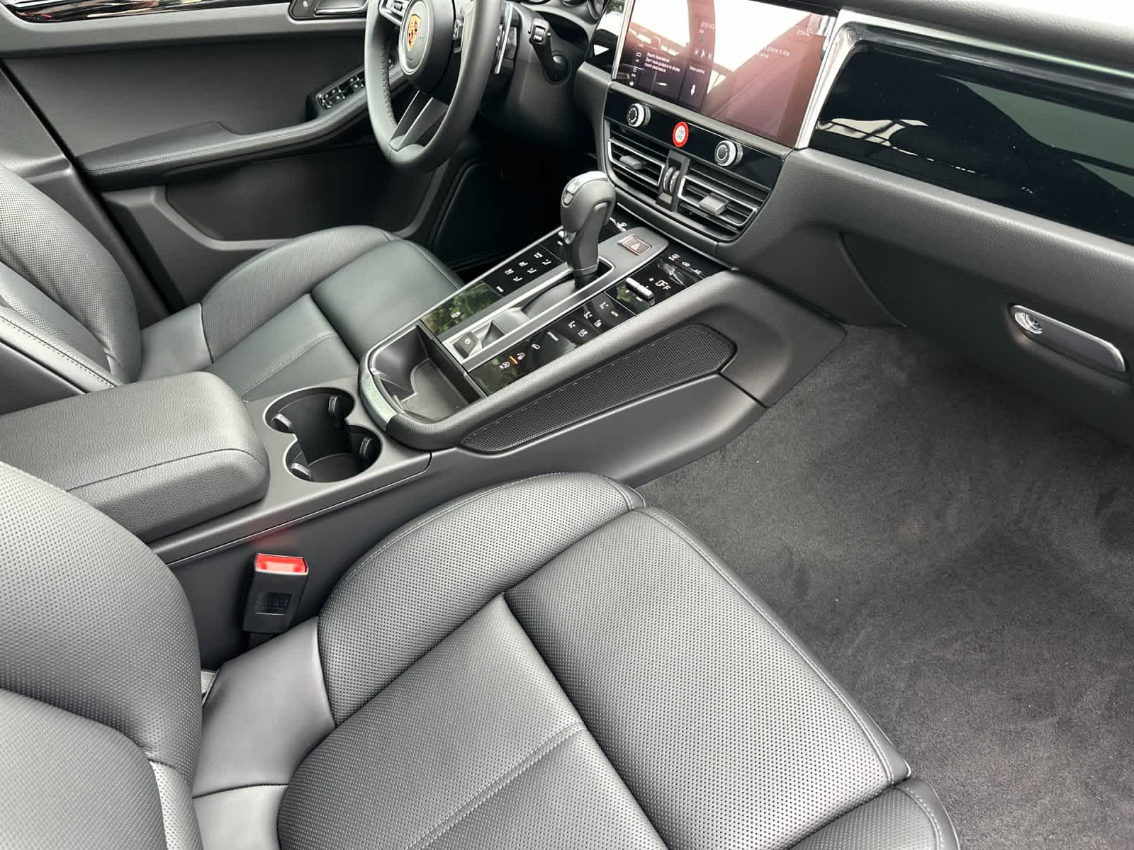 Thumbnail: 2026 Porsche Macan - 17