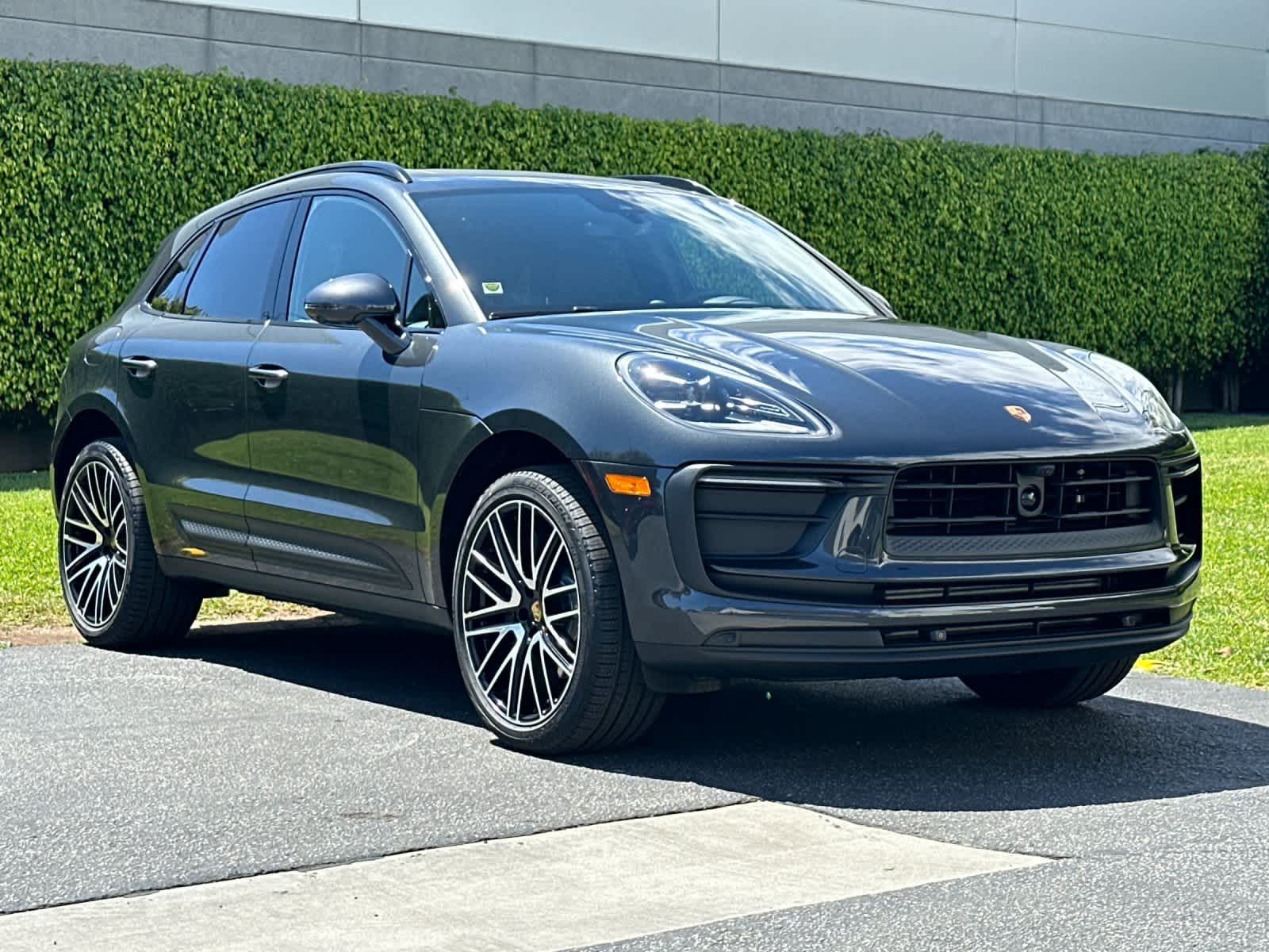 Thumbnail: 2026 Porsche Macan - 10