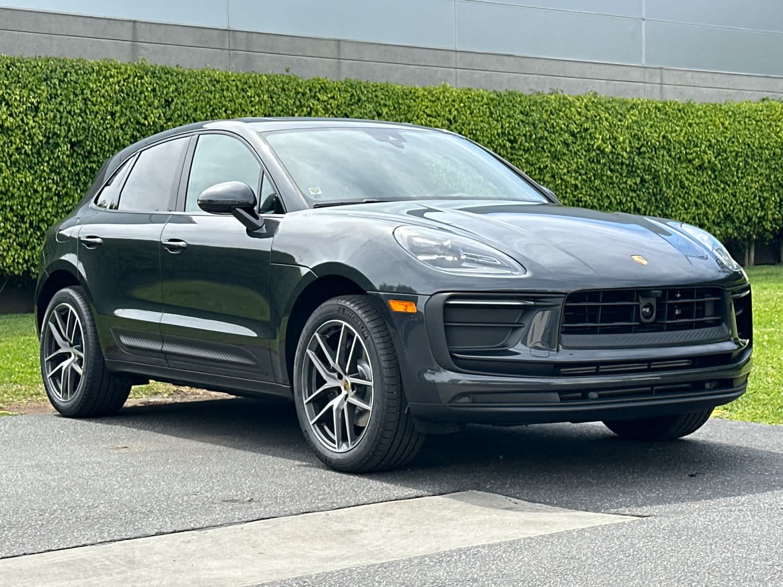 Thumbnail: 2026 Porsche Macan - 10