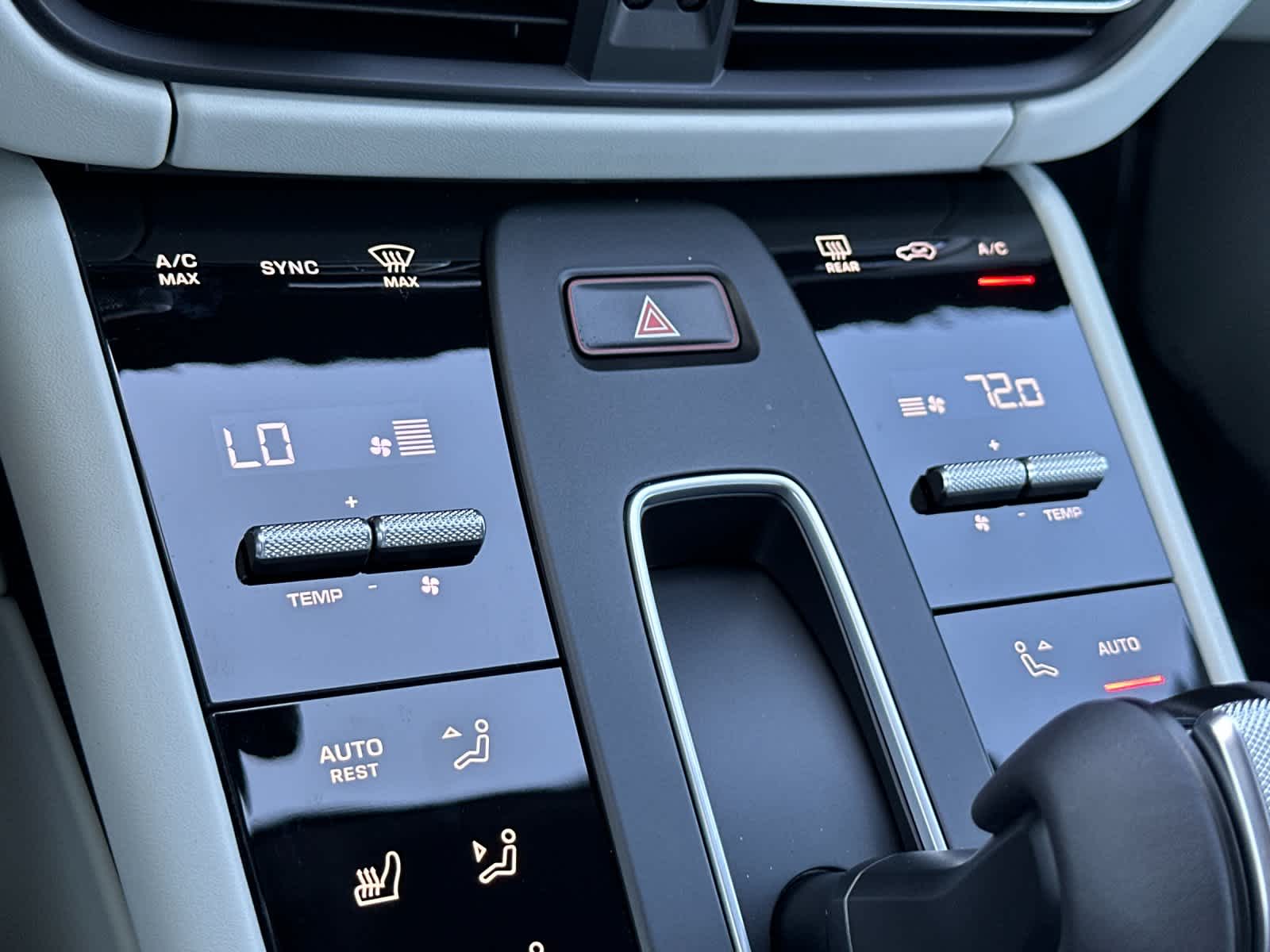 Thumbnail: 2026 Porsche Macan - 23