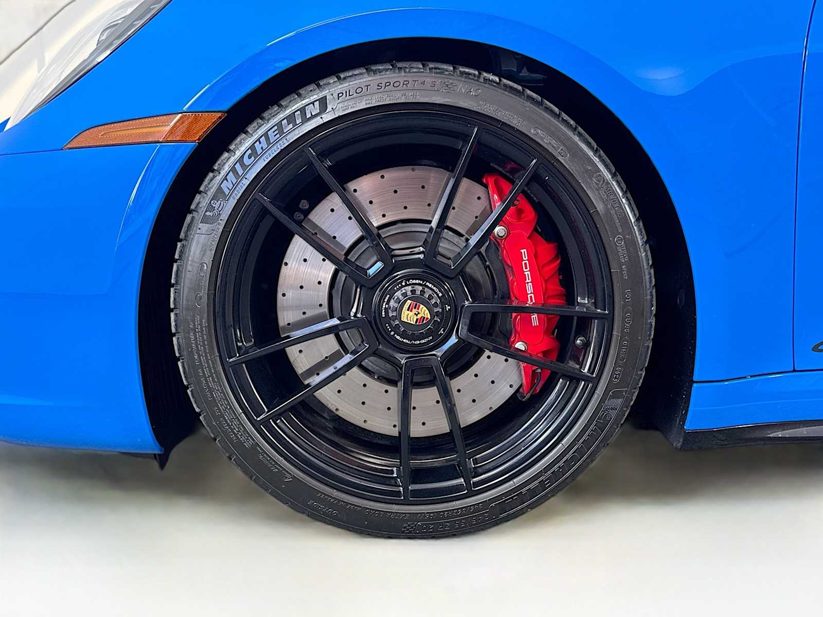 Thumbnail: 2023 Porsche 911 - 25