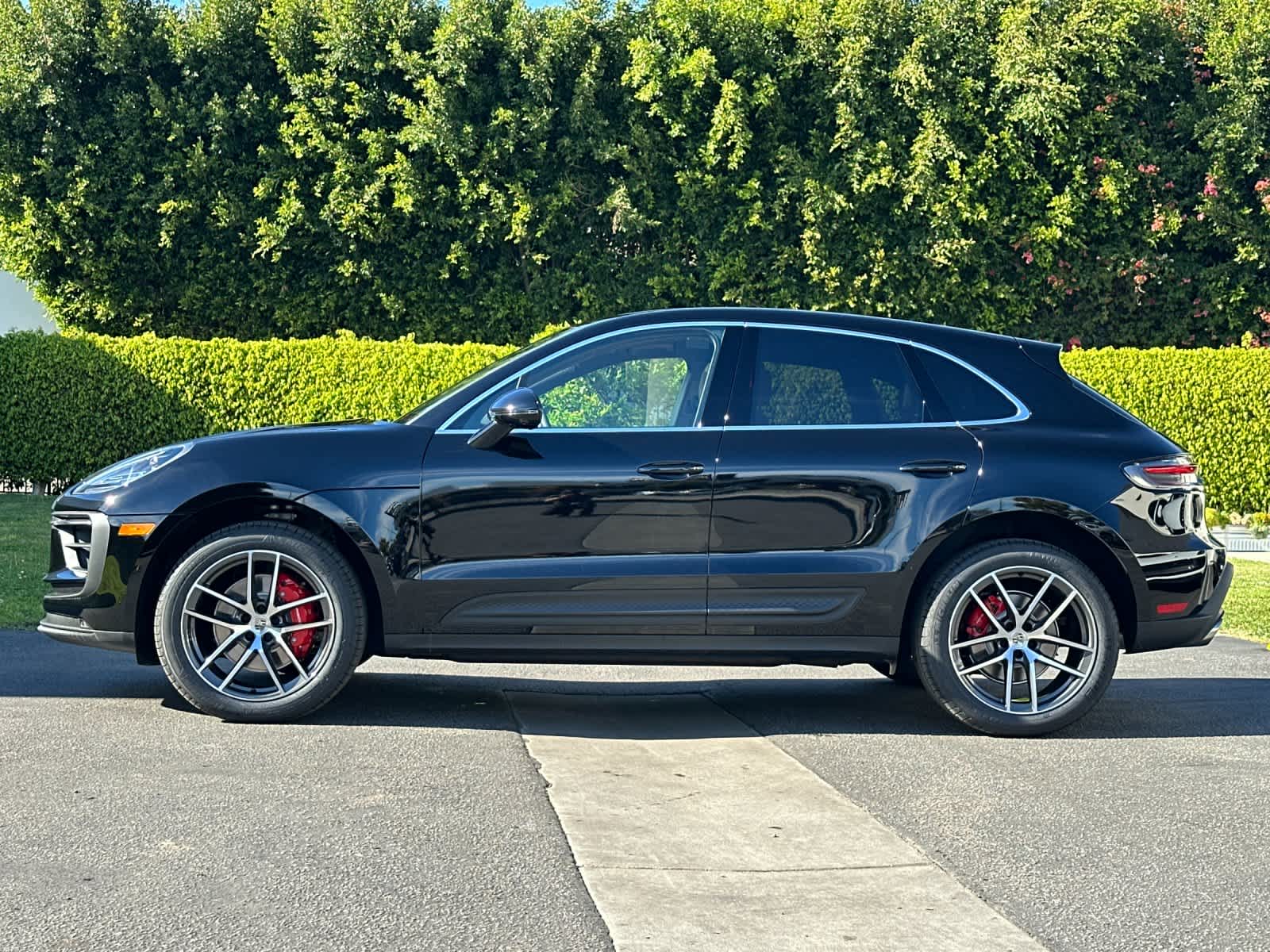 Thumbnail: 2026 Porsche Macan - 2