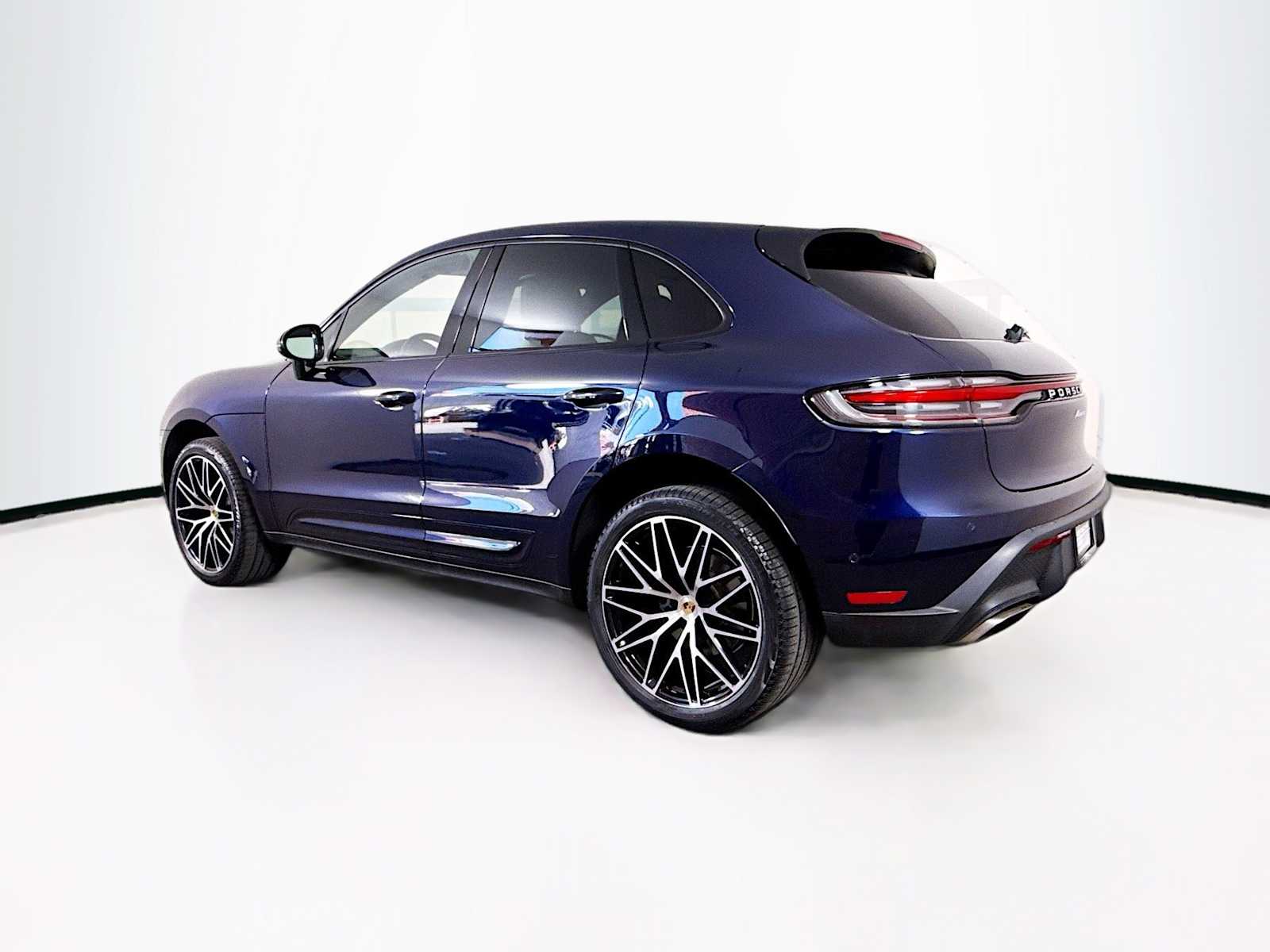 Thumbnail: 2022 Porsche Macan - 3