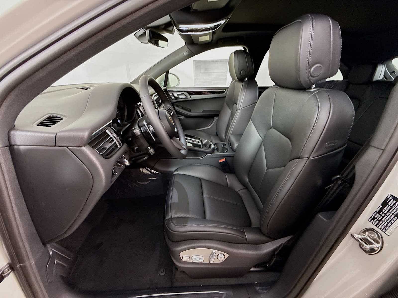 Thumbnail: 2026 Porsche Macan - 5