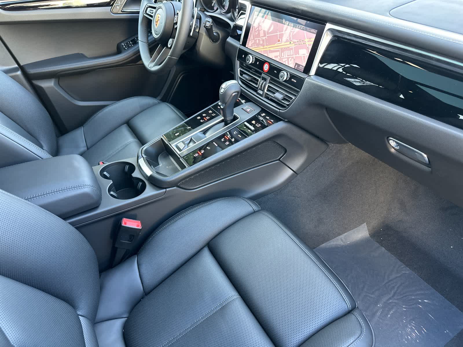 Thumbnail: 2026 Porsche Macan - 17