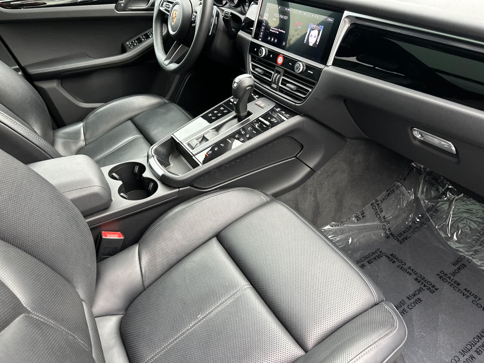 Thumbnail: 2025 Porsche Macan - 17