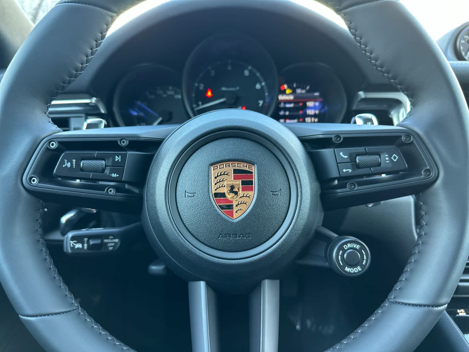 Thumbnail: 2026 Porsche Macan - 25