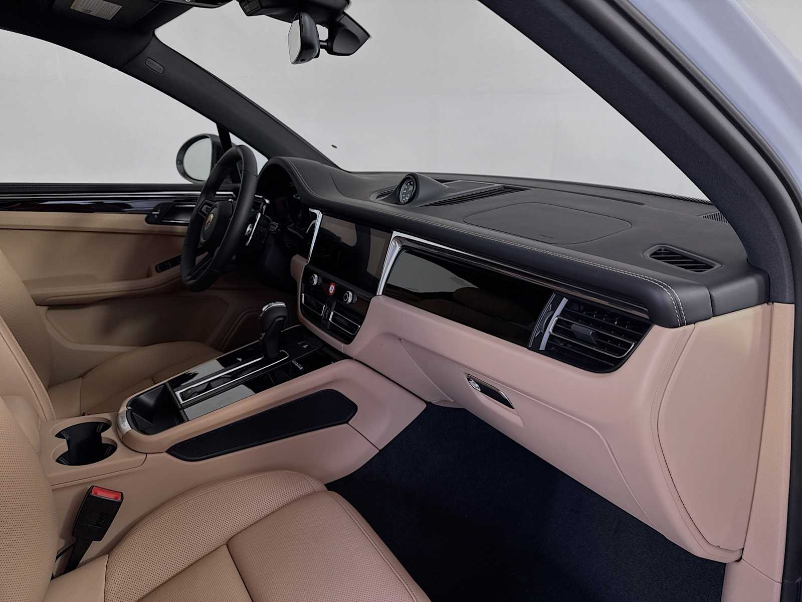 Thumbnail: 2026 Porsche Macan - 22