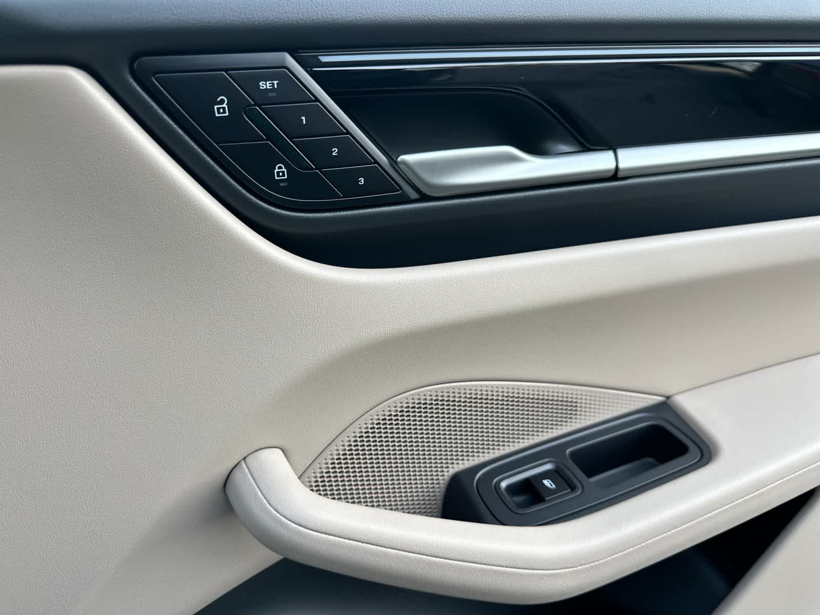 Thumbnail: 2025 Porsche Macan - 19