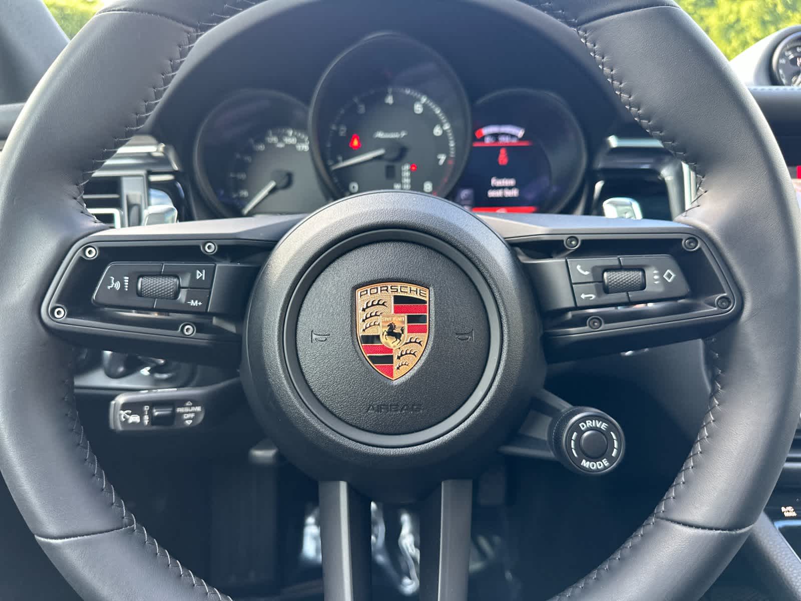 Thumbnail: 2025 Porsche Macan - 25