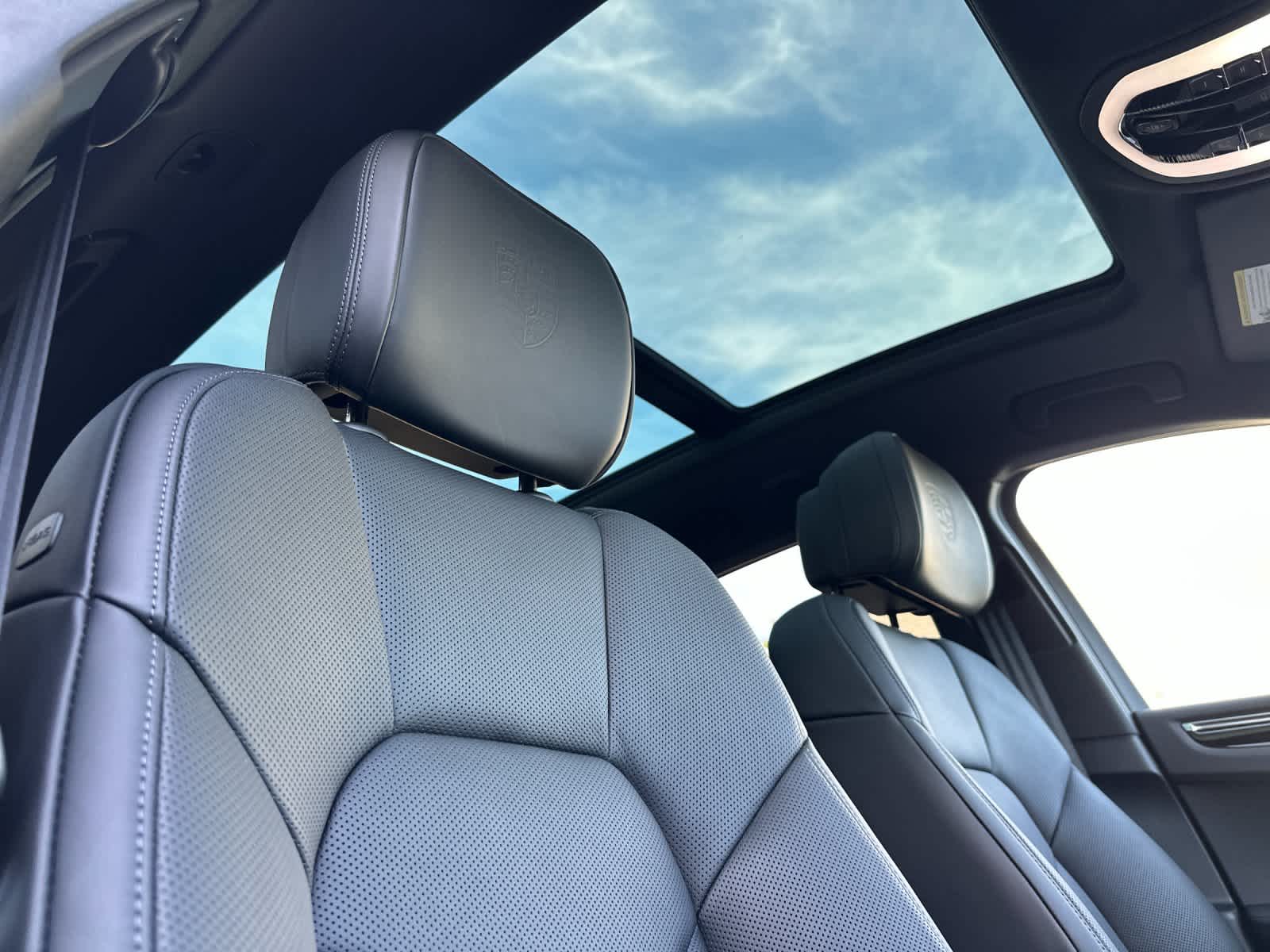 Thumbnail: 2026 Porsche Macan - 18