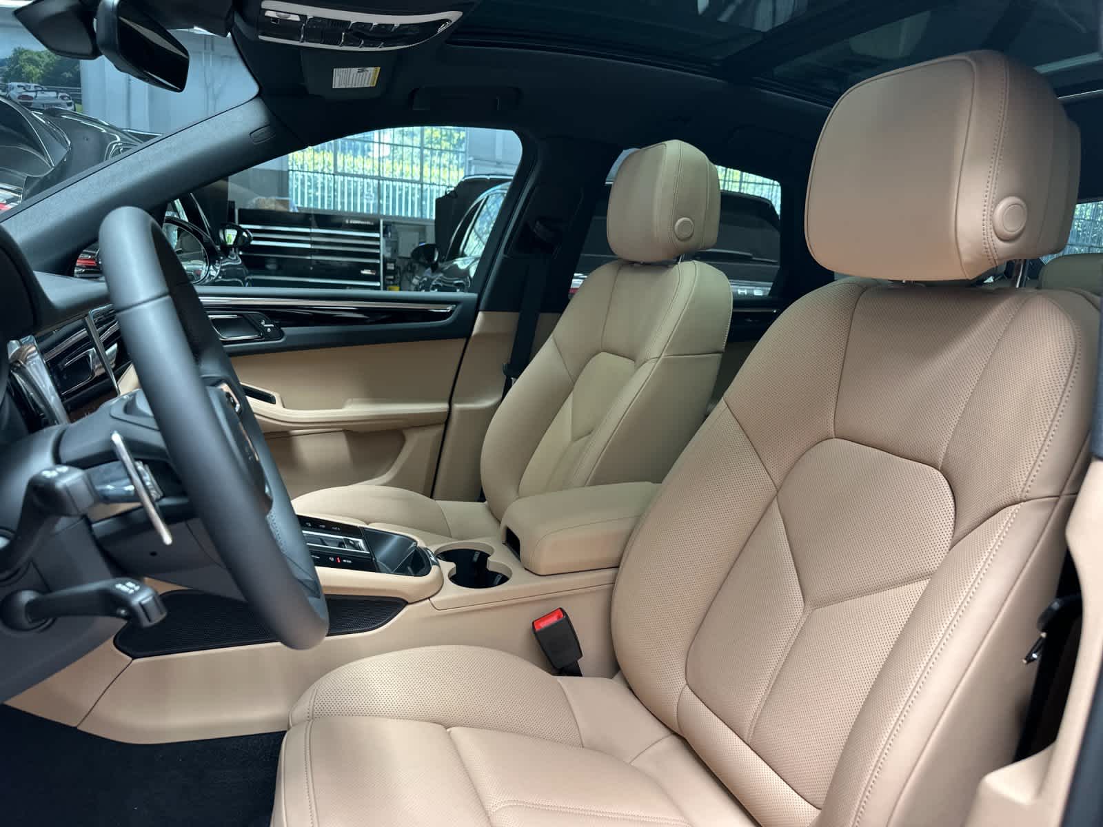 Thumbnail: 2026 Porsche Macan - 5