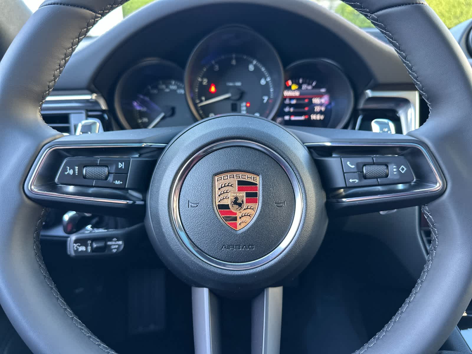 Thumbnail: 2026 Porsche Macan - 26