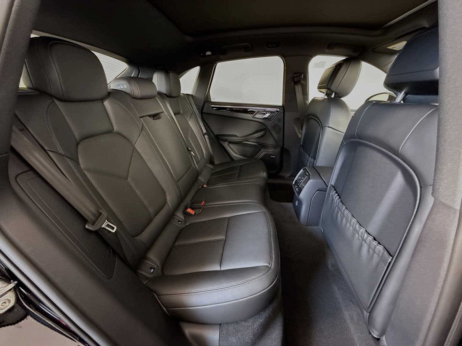 Thumbnail: 2026 Porsche Macan - 20